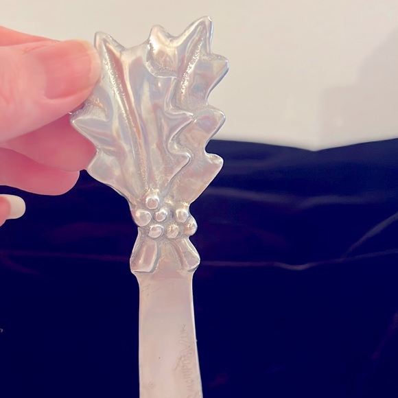 Vintage Silver Christmas Butter / Cheese / Dip Spreader, Holly, 6.5” Long - Picture 2 of 3